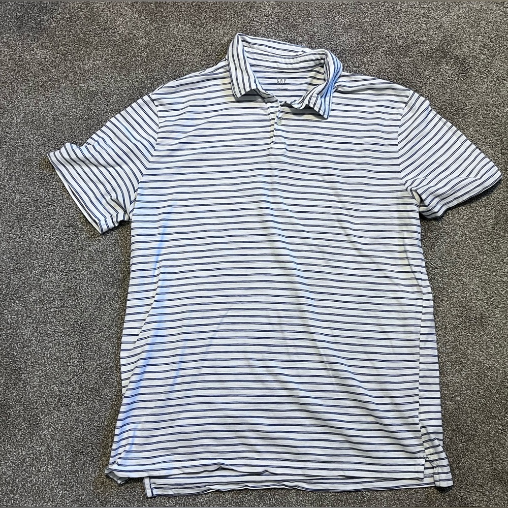 GAP cotton polo shirt. size L. excellent preowned condition.